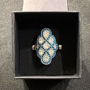 Sparkly Elegant Blue and White Crystal Floral Pattern Cocktail Ring, Sz. 8.5